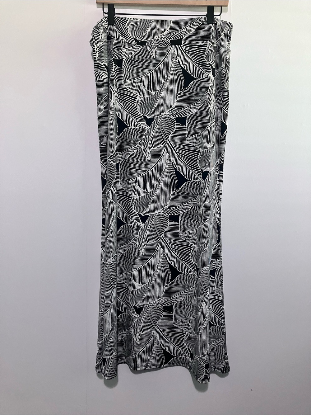 Karen Kane Black and White Leaf Print Maxi Skirt Size Large